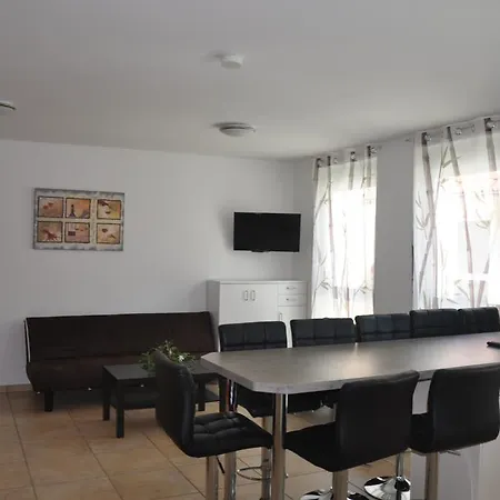 Kiefer-apartments * רוסט