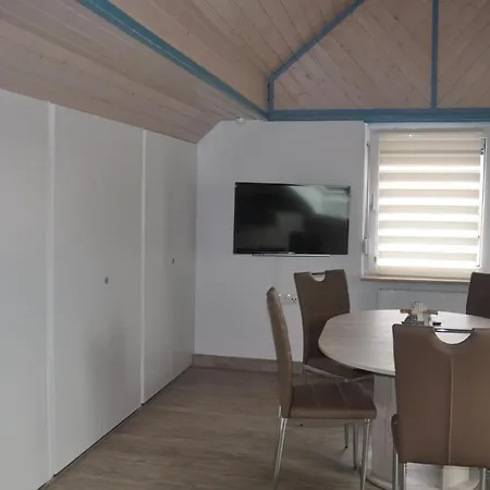 Kiefer-apartments דירה *